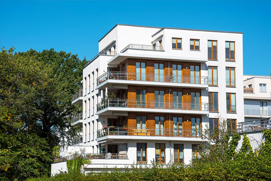 Mehrfamilienhaus als Beispiel für eine strukturierte Immobilienstrategie und langfristigen Vermögensaufbau