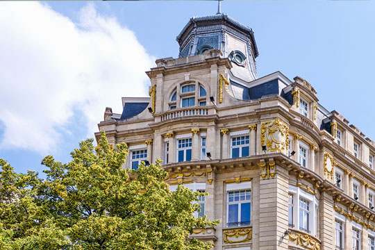 Historische Immobilie als Beispiel für unterschiedliche Immobilienklassen und Anlageformen