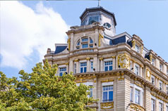 Historische Immobilie als Beispiel für unterschiedliche Immobilienklassen und Anlageformen