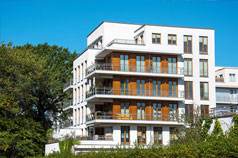 Mehrfamilienhaus als Beispiel für eine strukturierte Immobilienstrategie und langfristigen Vermögensaufbau