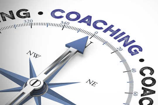 Kompass mit Ausrichtung auf Coaching als Symbol für strukturierte Karriere- und Entscheidungsbegleitung
