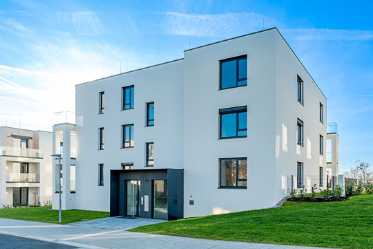 Neubauimmobilie als Beispiel für moderne Wohnobjekte und Kapitalanlagen