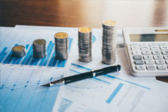 Finanzplanung mit Zahlen und Kalkulation als Grundlage für die Finanzierung einer Arztpraxis